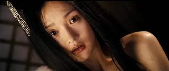 杨超越宋茜林允许佳琪周迅_女明星睡姿照片_女星奇葩睡姿揭秘