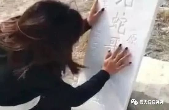 全网最“坑”4大网红：蛇哥诈死，本亮大叔哭穷，他直播爷爷葬礼